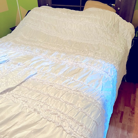 King size duvet-spread cover and two king size pillow stamps. - Picture 2 of 5